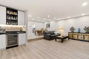 261 Vista Dr, Jericho, NY 11753 - Photo 9