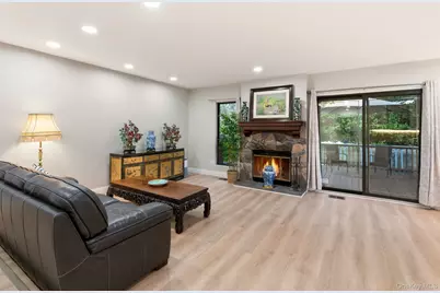 261 Vista Drive, Jericho, NY 11753 - Photo 7