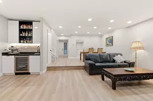 261 Vista Dr, Jericho, NY 11753 - Photo 11