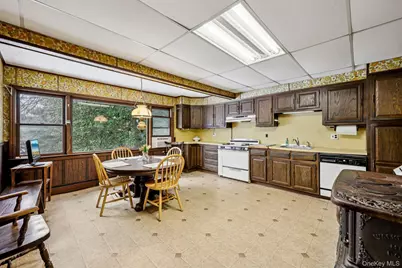 82 Vernon Avenue, East Norwich, NY 11732 - Photo 13