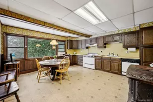 82 Vernon Ave, East Norwich, NY 11732 - Photo 13