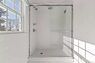 10 Norfolk Rd, Great Neck, NY 11020 - Photo 17