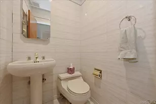 734 Berry Ct, West Hempstead, NY 11552 - Photo 11