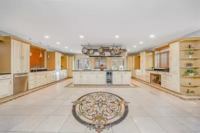 47-56 Glenwood Street, Little Neck, NY 11362 - Photo 3