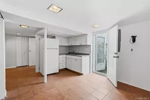 22 Woodcrest Rd, Hicksville, NY 11801 - Photo 27