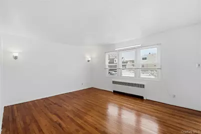 22 Woodcrest Road, Hicksville, NY 11801 - Photo 5