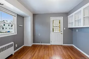 22 Woodcrest Rd, Hicksville, NY 11801 - Photo 9