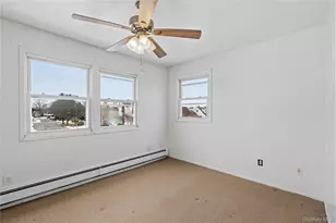 22 Woodcrest Rd, Hicksville, NY 11801 - Photo 19