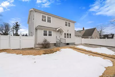 22 Woodcrest Road, Hicksville, NY 11801 - Photo 3