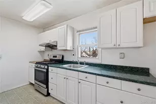 22 Woodcrest Rd, Hicksville, NY 11801 - Photo 15