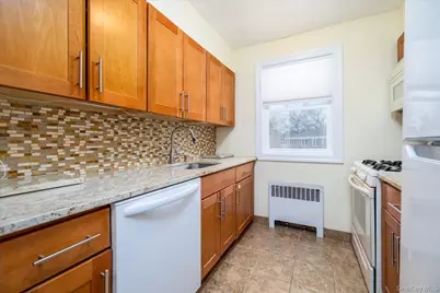 22930 Kingsbury Avenue #upper, Oakland Gardens, NY 11364 - Photo 3