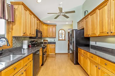 173 Fifty Acre Road S, Smithtown, NY 11787 - Photo 17