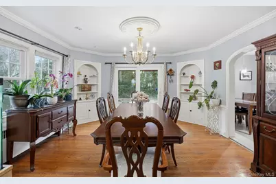 53 Somerset Drive S, Great Neck, NY 11020 - Photo 9