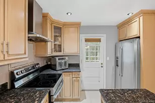 53 Somerset Dr S, Great Neck, NY 11020 - Photo 15