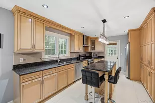 53 Somerset Dr S, Great Neck, NY 11020 - Photo 11