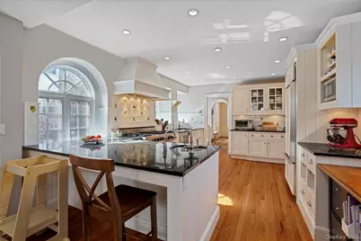 650 Ely Avenue, Pelham, NY 10803 - Photo 9