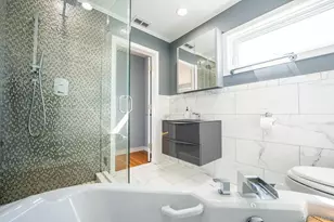 149-62 Powells Cove Blvd, Whitestone, NY 11357 - Photo 9