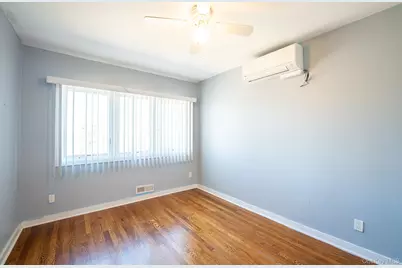 149-62 Powells Cove Boulevard, Whitestone, NY 11357 - Photo 17