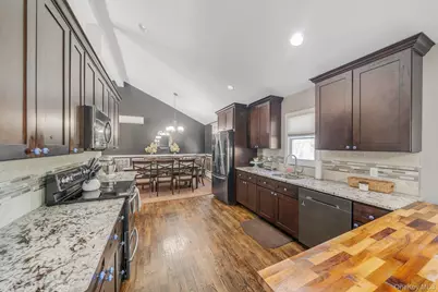 17 Rolling Hills Drive, Ridge, NY 11961 - Photo 11