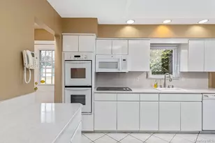 61 Hurtin Blvd, Smithtown, NY 11787 - Photo 13