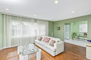 61 Hurtin Blvd, Smithtown, NY 11787 - Photo 9