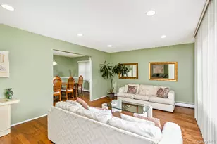 61 Hurtin Blvd, Smithtown, NY 11787 - Photo 7