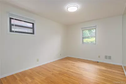 55 W Devonia Avenue, Mount Vernon, NY 10552 - Photo 13