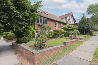 55 W Devonia Avenue, Mount Vernon, NY 10552 - Photo 3