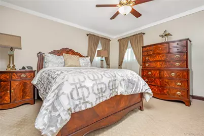 30 Crestwood Boulevard, Farmingdale, NY 11735 - Photo 17