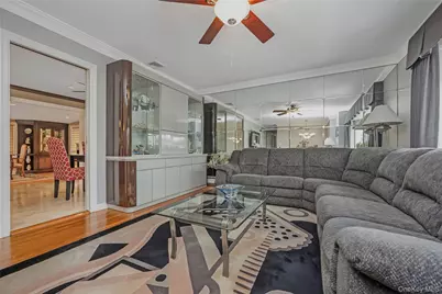 30 Crestwood Boulevard, Farmingdale, NY 11735 - Photo 9