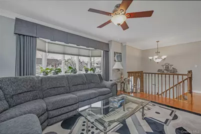 30 Crestwood Boulevard, Farmingdale, NY 11735 - Photo 7