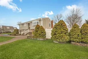 30 Crestwood Blvd, Farmingdale, NY 11735 - Photo 5