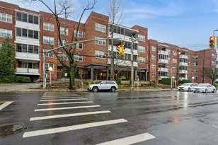 1 Kensington Gate, Great Neck, NY 11021 - Photo 1