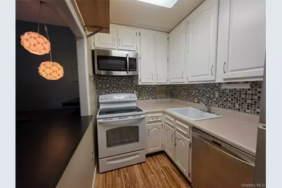 35 Park Avenue #3J, Suffern, NY 10901 - Photo 5
