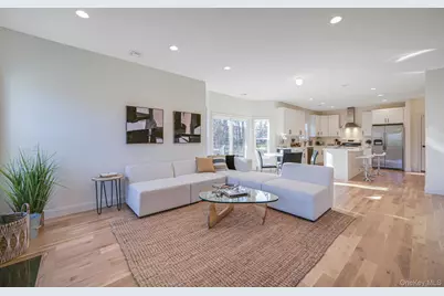 6 Baldwin Court, Medford, NY 11763 - Photo 3