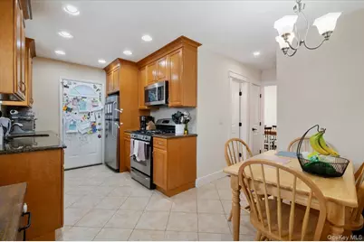 152 Manor Street, Plainview, NY 11803 - Photo 5