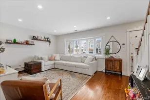 152 Manor St, Plainview, NY 11803 - Photo 3