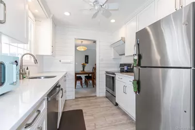 30 Highland Place, Great Neck, NY 11020 - Photo 7