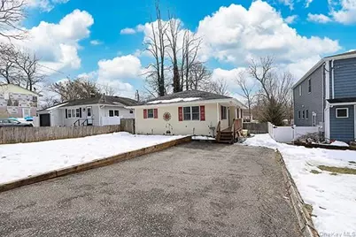 6 Oakdale Avenue, Selden, NY 11784 - Photo 3