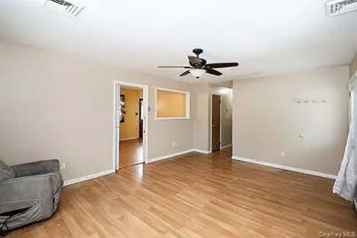 6 Oakdale Avenue, Selden, NY 11784 - Photo 7