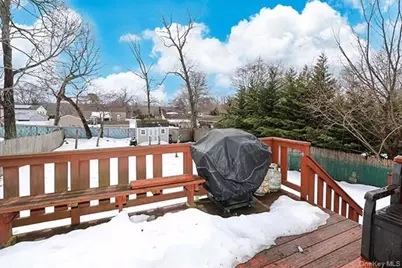 6 Oakdale Avenue, Selden, NY 11784 - Photo 17