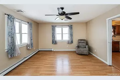 6 Oakdale Avenue, Selden, NY 11784 - Photo 5