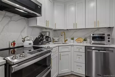 10-10 166th Street #4A, Whitestone, NY 11357 - Photo 7