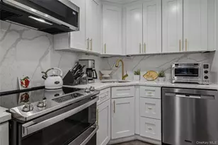 10-10 166th St, Whitestone, NY 11357 - Photo 7