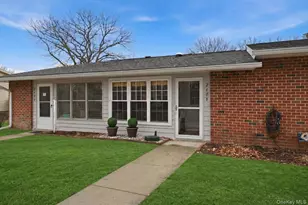 260 Newcastle Ct, Ridge, NY 11961 - Photo 5