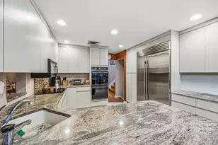 123 Robby Ln, Manhasset Hills, NY 11040 - Photo 13