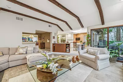 123 Robby Lane, Manhasset Hills, NY 11040 - Photo 9