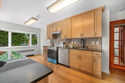 2716 Hewlett Avenue, Merrick, NY 11566 - Photo 13