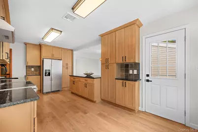 2716 Hewlett Avenue, Merrick, NY 11566 - Photo 17