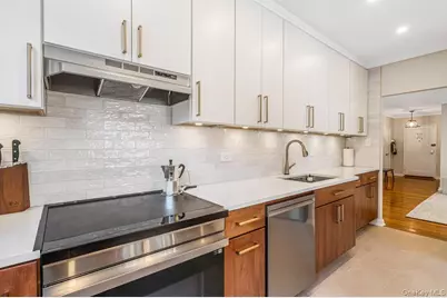 162-01 Powells Cove Boulevard #2D, Whitestone, NY 11357 - Photo 9